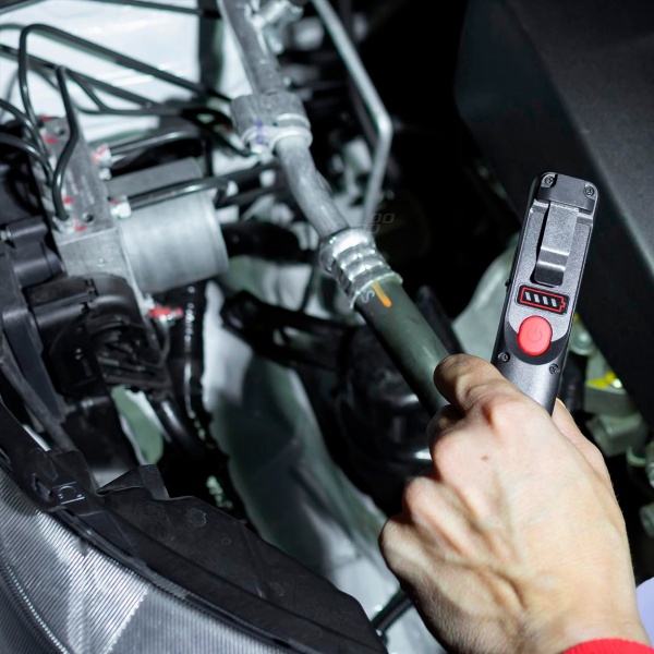 Фонарик AMiO WT07 черно-красный