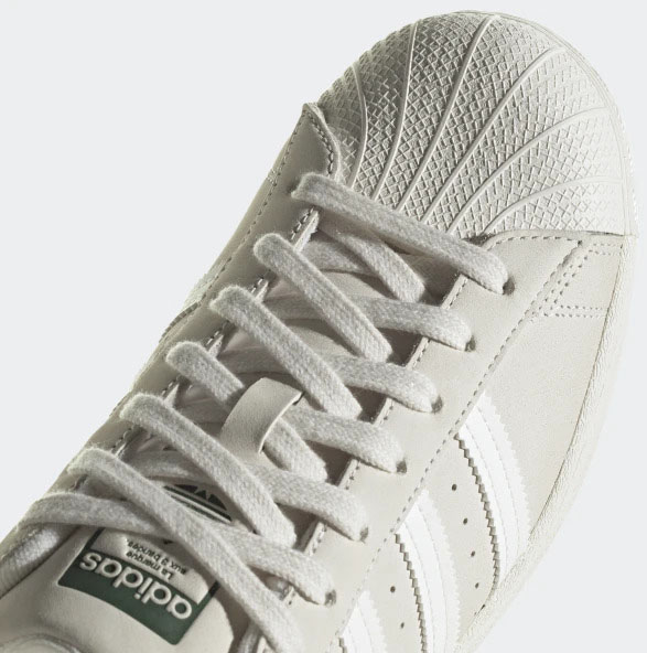 Кросівки Adidas HQ8926 р.43 1/3 бежевий