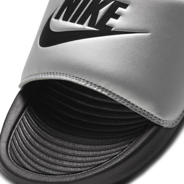 Шльопанці Nike Victori One CN9677-006 р. US 8 чорний