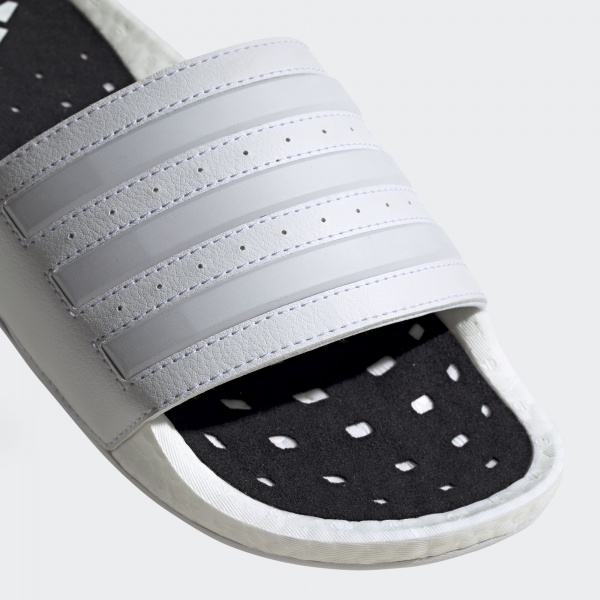 Шльопанці Adidas ADILETTE BOOST EG1909 р.UK 4 білий