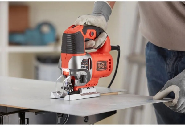 Электролобзик Black+Decker BES610