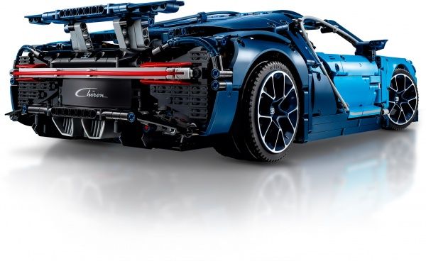 Конструктор LEGO Technic Bugatti Chiron 42083