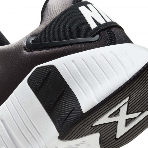Кроссовки Nike W FREE METCON 4 DJ3071-101 р.38 черно-белый