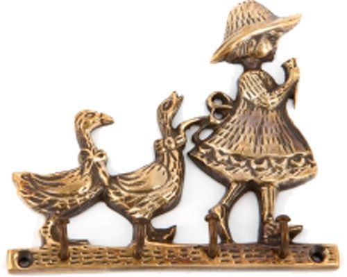 Вешалка для одежды Девочка с гусями 2680 12x2 см 