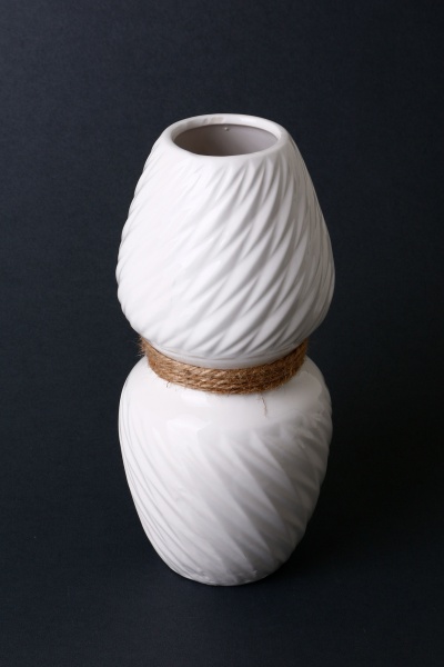 Ваза керамическая Rope 28 см белый 