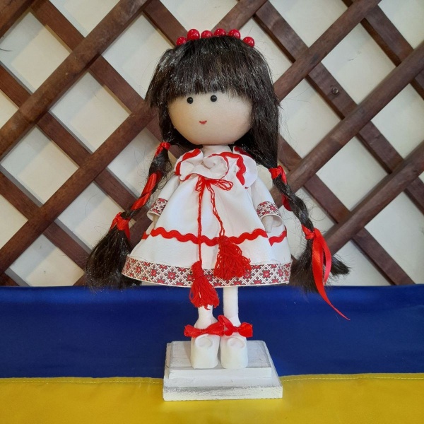 Статуэтка Девочка-Украинка в вышиванке 28 см