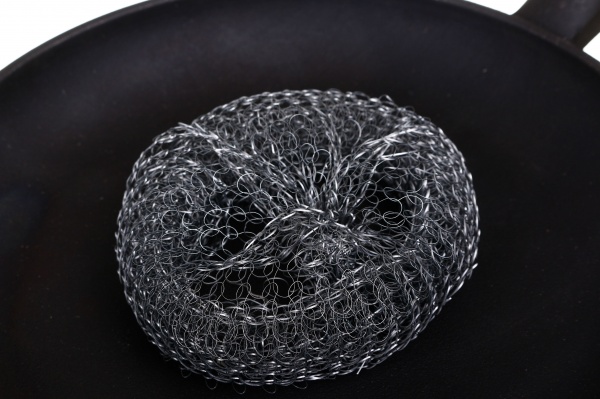 Сковорода для млинців чавунна з дерев'яною ручкою 22x2,5 см 220-25 Maysternya