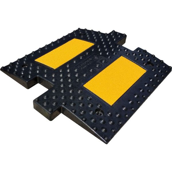 Ограничитель скорости резиновый 500х500х50 мм (средняя частично)