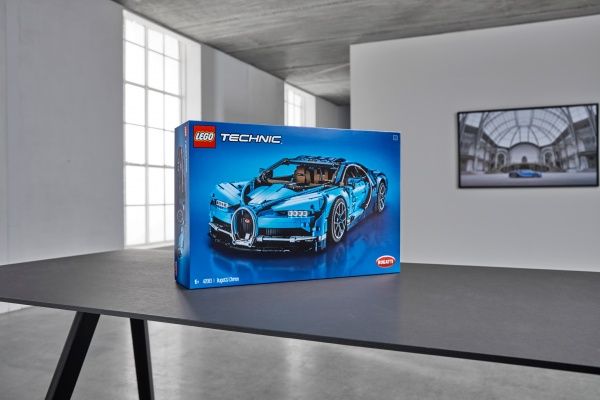 Конструктор LEGO Technic Bugatti Chiron 42083