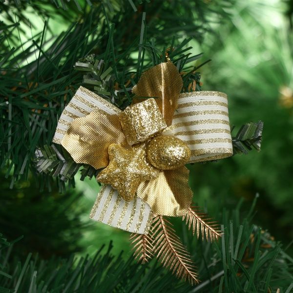 Веточка декоративная хвойная с листочками и украшениями 8 см 470556 