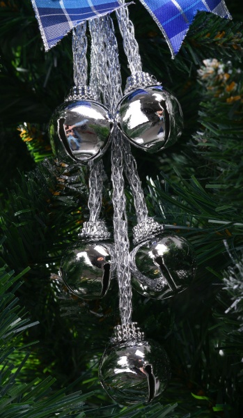 Подвеска декорированная Global Treasure бант с колокольчиками 30 см в ассортименте P2106048AB