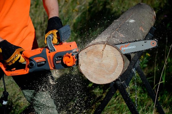 Электропила Daewoo DACS 2700E