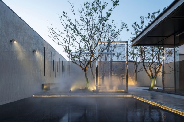 Прожектор на сонячній батареї Ledvance ENDURA Garden Solar Spot Wall + Spike RGB + W 0,5 Вт IP44 темно-сірий 