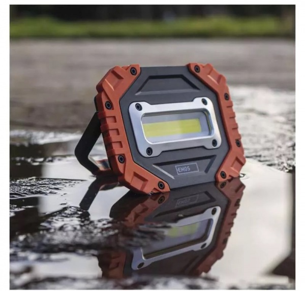 Фонарь прожекторный Emos 700Lm 3xAA P4113