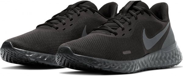Кроссовки Nike NIKE REVOLUTION 5 BQ3204-001 р.9 черный