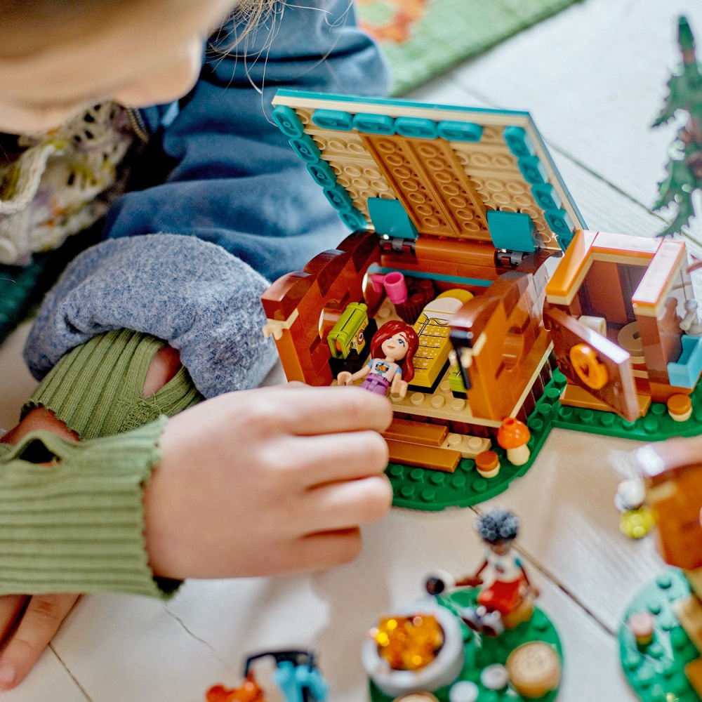 Конструктор LEGO Friends Затишні хатинки у пригодницькому таборі 42624