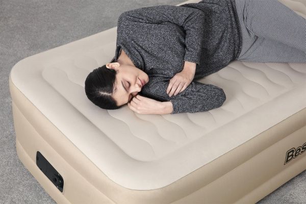 Матрац надувний Bestway Twin со встроенным электронасосом 191х97 см бежевий 10604773