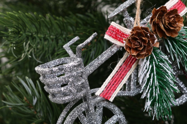 Декоративна підвіска Велосипед з декором 12x9 см 2-19s срібло