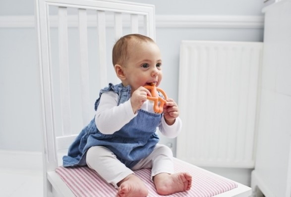 Прорізувач Matchstick Monkey Мавпочка помаранчева 11 см (MM-ONT-020)