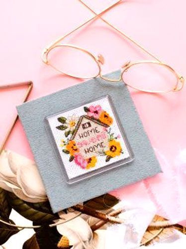Набор для вышивания магнит с акриловой рамкой Место, где счастливые APH-014 100х100 мм