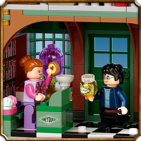 Конструктор LEGO Harry Potter Прогулянка до села Гоґсмід 76388