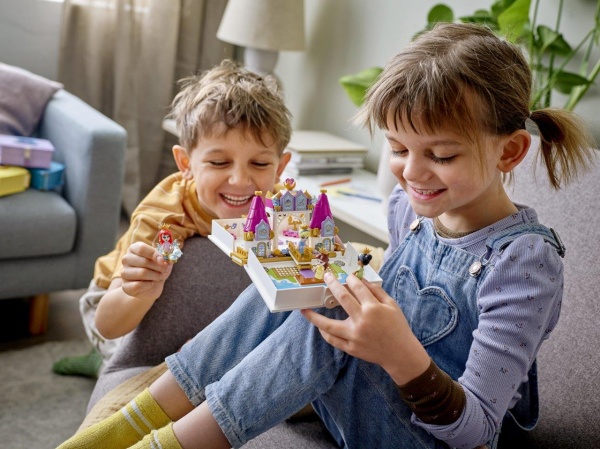 Конструктор LEGO Disney Книга пригод Аріель, Белль, Попелюшки й Тіани 43193