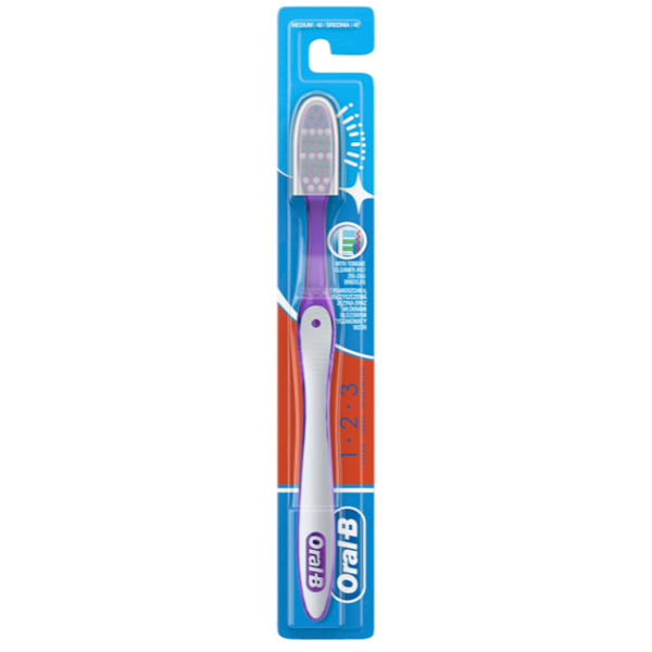 Зубная щетка Oral-B Shiny Clean средней жесткости