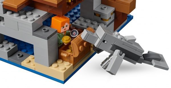 Конструктор LEGO Minecraft Приключения на пиратском корабле 21152