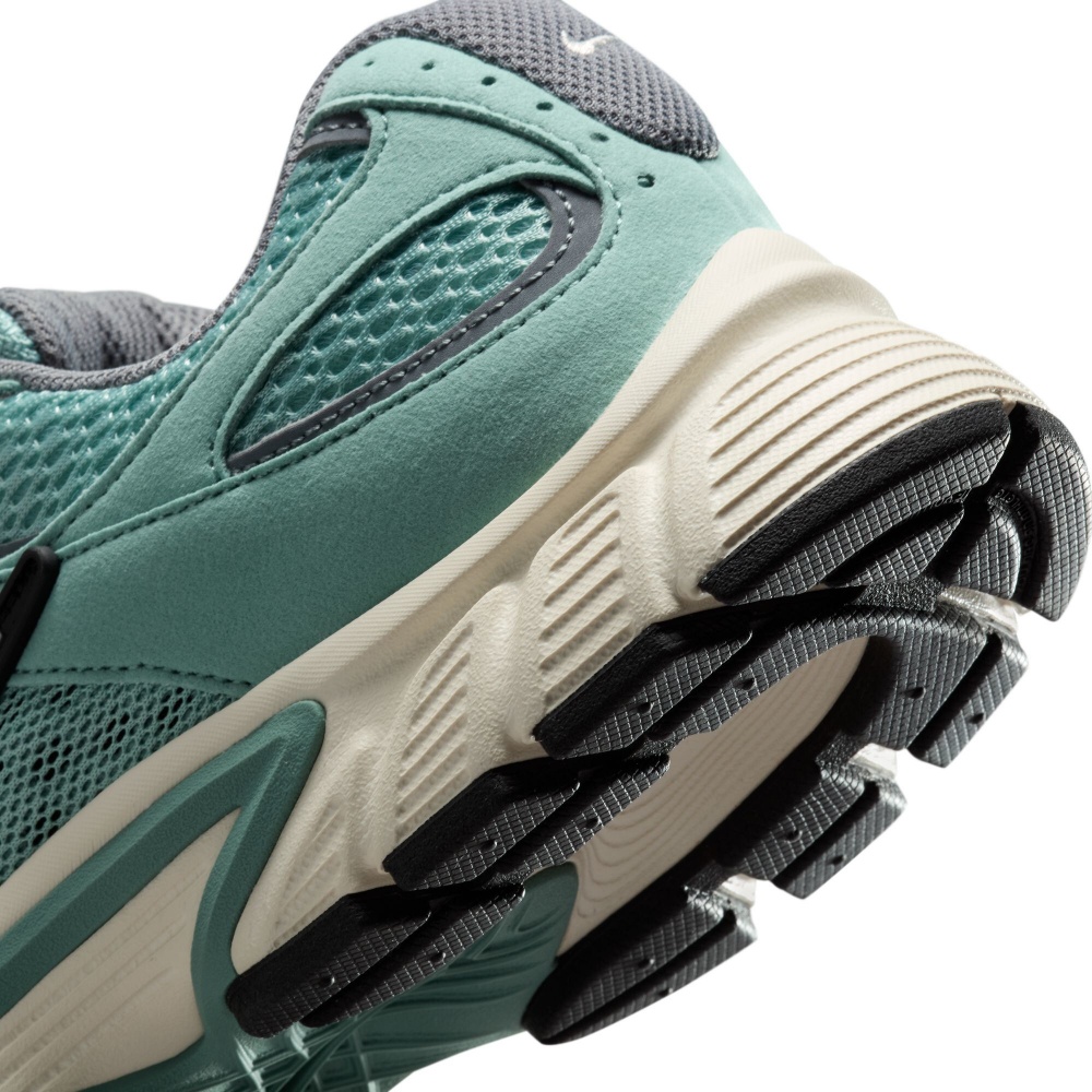 Кросівки Nike V5 RNR II6294-001 р.40,5