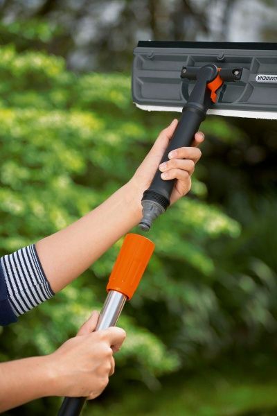 Щітка для миття вікон Gardena зі шкребком 5564-20