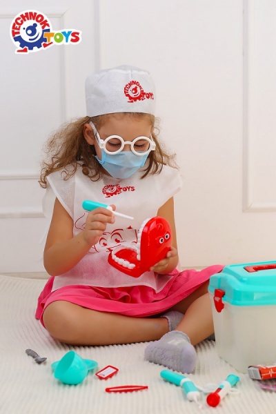 Игровой набор ТехноК Дантист 16 элементов в саквояже 7365