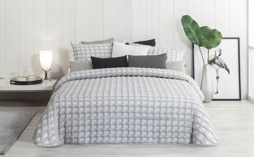 Покрывало Rigoletto 162/12 с двумя наволочками 235x260 см Manterol серый 