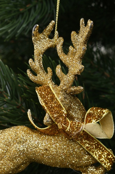 Декоративна підвіска Олень з декором 12x10 см E2356G золотий