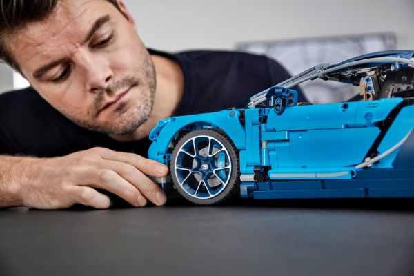 Конструктор LEGO Technic Bugatti Chiron 42083