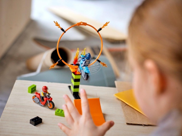 Конструктор LEGO City Змагання каскадерів 60299