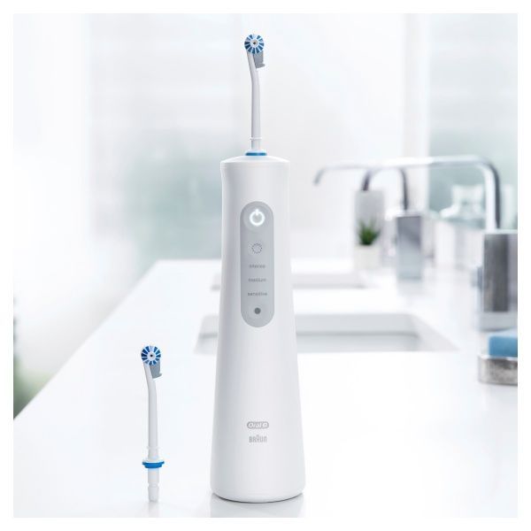 Ирригатор Oral-B Aquacare Pro-Expert с технологией Oxyjet