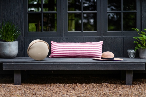 Портативная колонка Harman Kardon Onyx Studio 8 2.1 champagne 