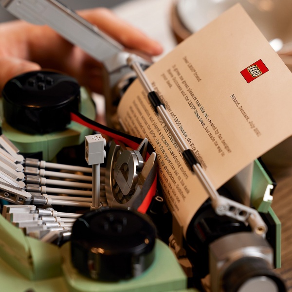 Конструктор LEGO Ideas Друкарська машинка 21327