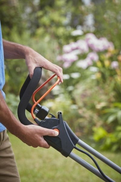 Газонокосарка акумуляторна Black+Decker BCMW3318L2