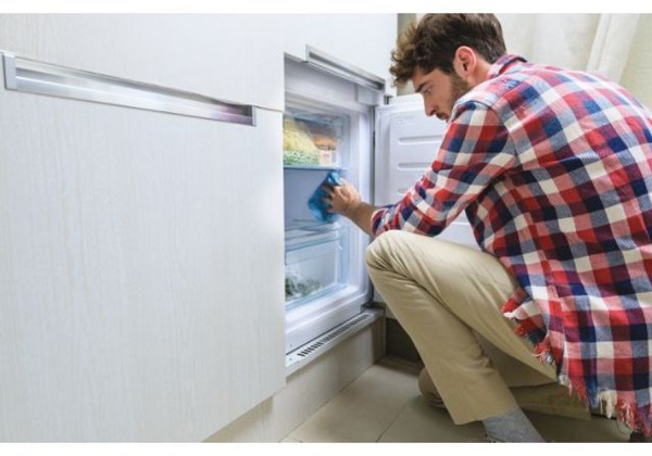 Встраиваемый холодильник Candy CBL3518EVW