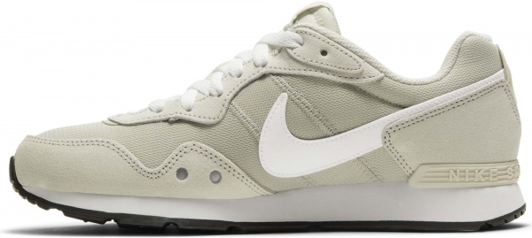 Кроссовки Nike Nike Venture Runner CK2948-002 р.US 9,5 бежевый