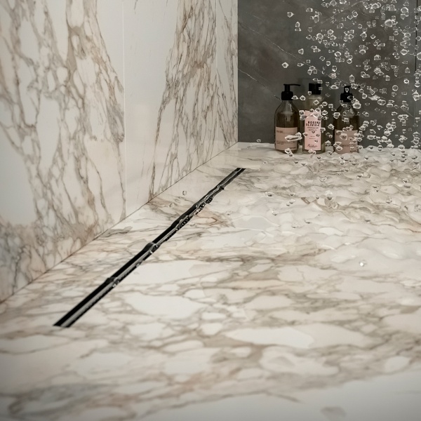 Трап Rhein з тонкою накладкою з перфорованої сталі 850 мм WSA900001