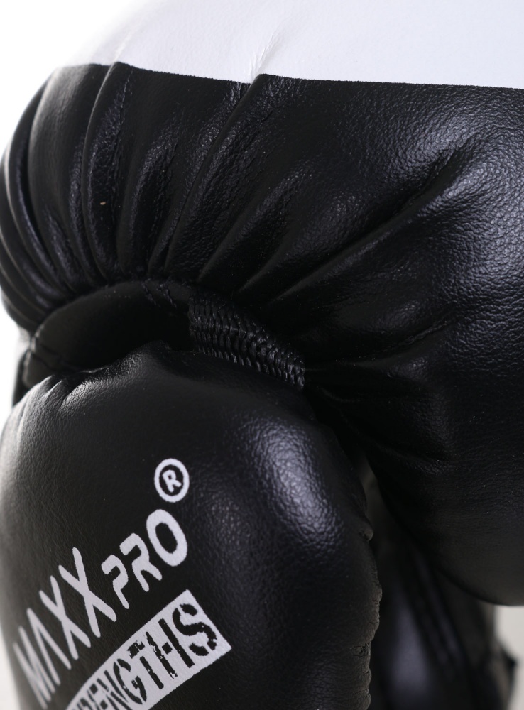 Боксерські рукавиці MaxxPro AVG-616 Black vynil-04 р. 4 4oz Black vynil-04 чорний