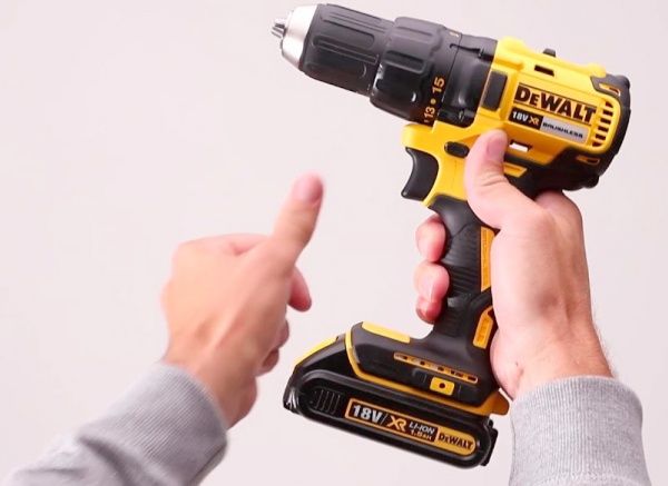 Шуруповерт ударний акумуляторний DeWalt безщітковий DCD778S2T-QW