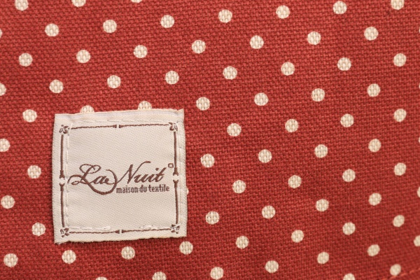 Скатерть Lucy Бордо горошек 133x110 см красный La Nuit 