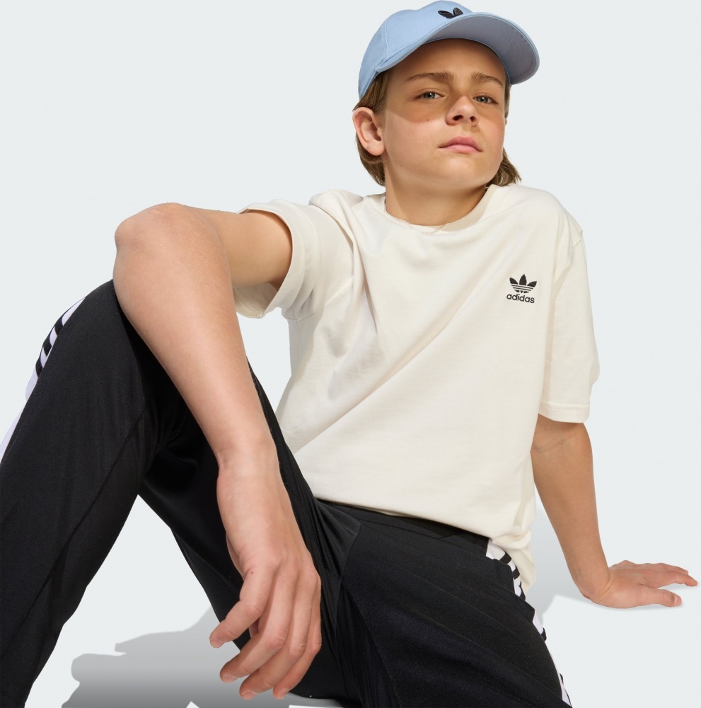 Футболка Adidas TEE CLOWHI IX5266 р.9-10YRS белый