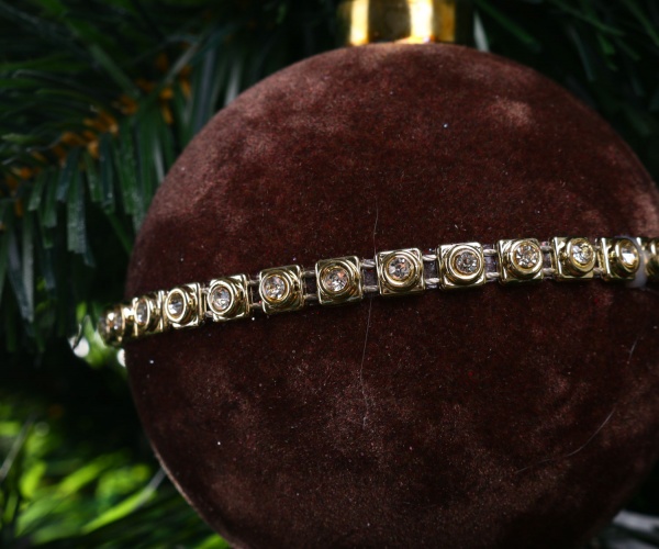 Елочная игрушка в форме шара с бусинами 8 см 