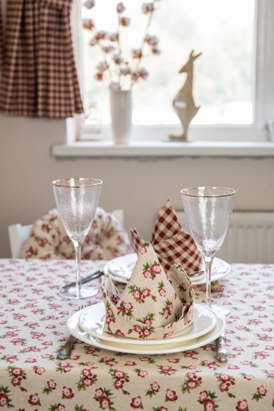 Скатерть Lucy Бордовый цветок 133x180 см бордовый La Nuit 