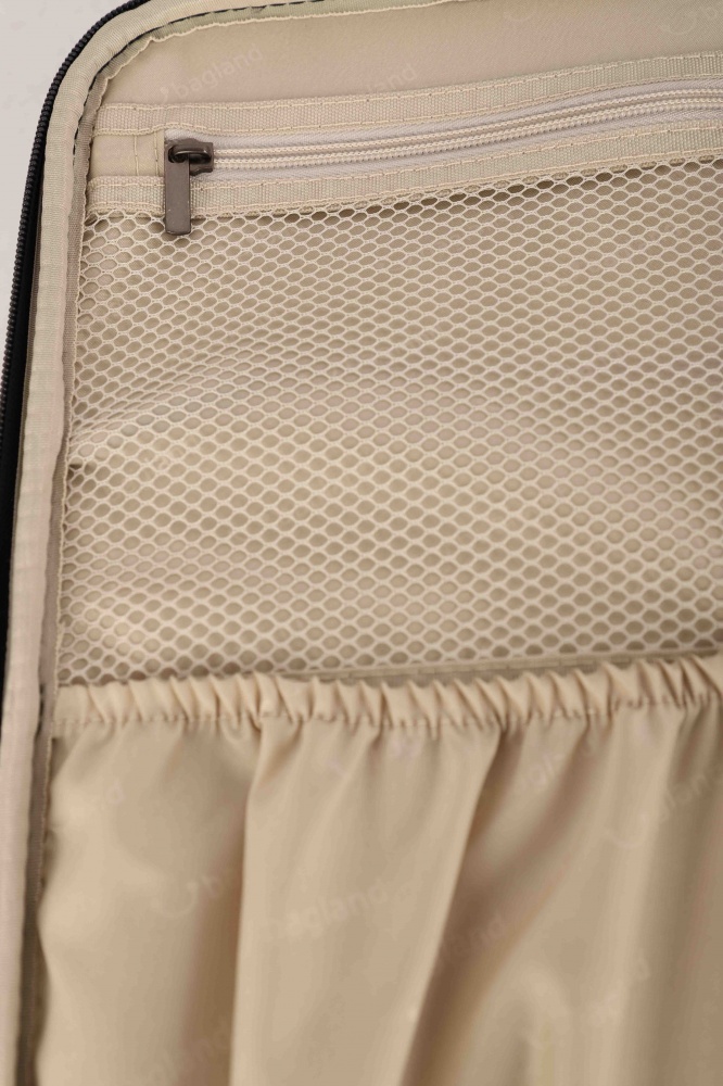 Чемодан Bagland WAVE S 40 л черный