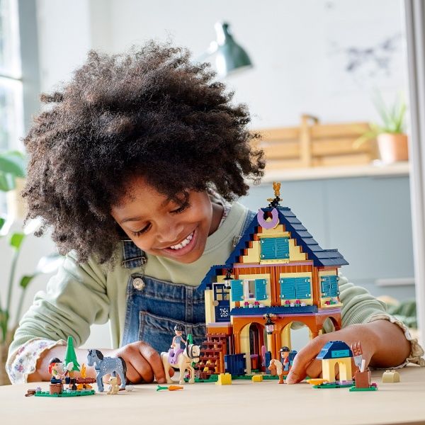 Конструктор LEGO Friends Лесной клуб верховой езды 41683